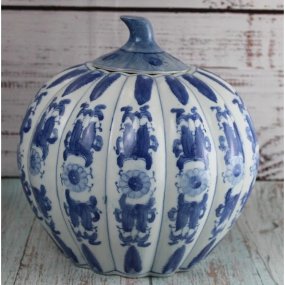 Vintage Chinese Blue White Porcelain Pumpkin Form Lidded Ginger Jar 10.5